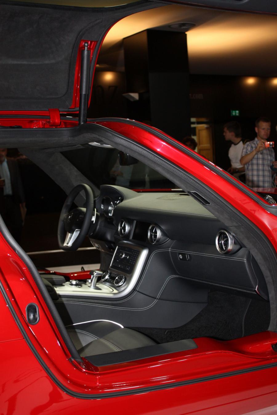  Mercedes-Benz SLS AMG 2010 года  (фото 78 из 526)
